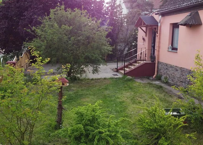 Storchennest Mit Eigenem Hof, Spielwiese Und Terrasse ناون